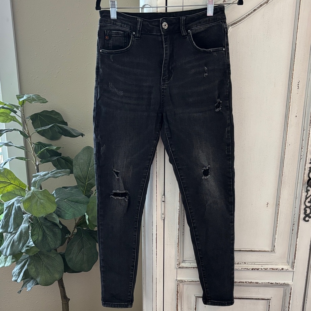 RISEN Jeans Size 28 / 7 Black Distressed Skinny Stretch